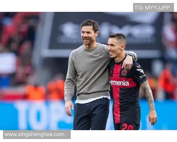 阿贾克斯与费耶诺德激战正酣谁将赢得荷甲巅峰对决的荣耀 阿贾克斯与费耶诺德激战正酣谁将赢得荷甲巅峰对决的荣耀