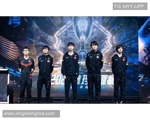 FPX在世界冠军杯中的默契配合展现出强大团队实力与战术深度