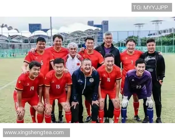 西安足球队在世界杯预选赛中以75分稳居积分榜首位展现强劲实力