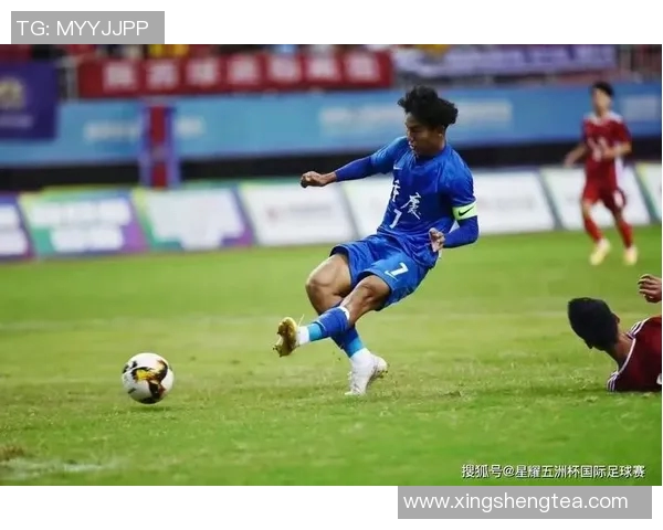 重庆足球队在全运会积分榜上以64分稳居第一名展现强劲实力